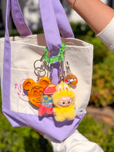 Load image into Gallery viewer, Toy Alien Carabiner Charm Clip